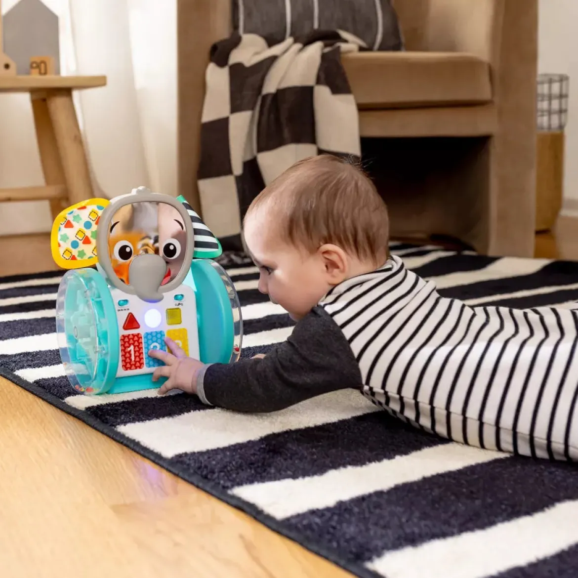 Baby Einstein Chase & Tap Earl Norsu Ryömimislelu Valoilla ja Äänillä