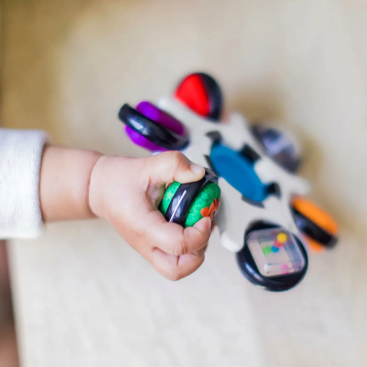 Baby Einstein Curiosity Clutch Aktiviteettilelu