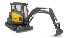 Bruder 02465 Volvo Kaivinkone 1:16