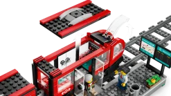 Lego City 60423 Keskikaupungin Pikaratikkapysäkki