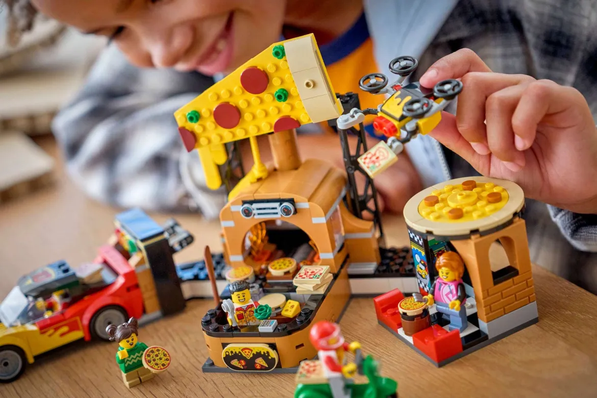 LEGO City 60496 Pizzaravintola ja Toimituskulkuneuvot
