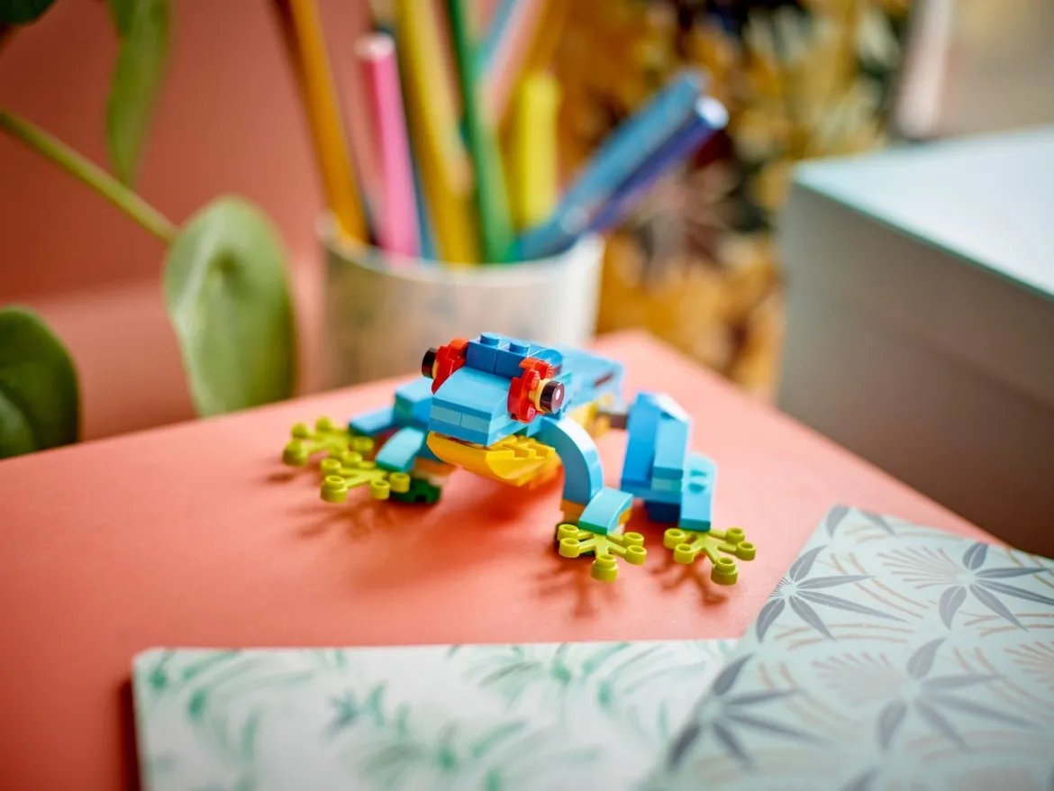 LEGO Creator 31136 Eksoottinen Papukaija