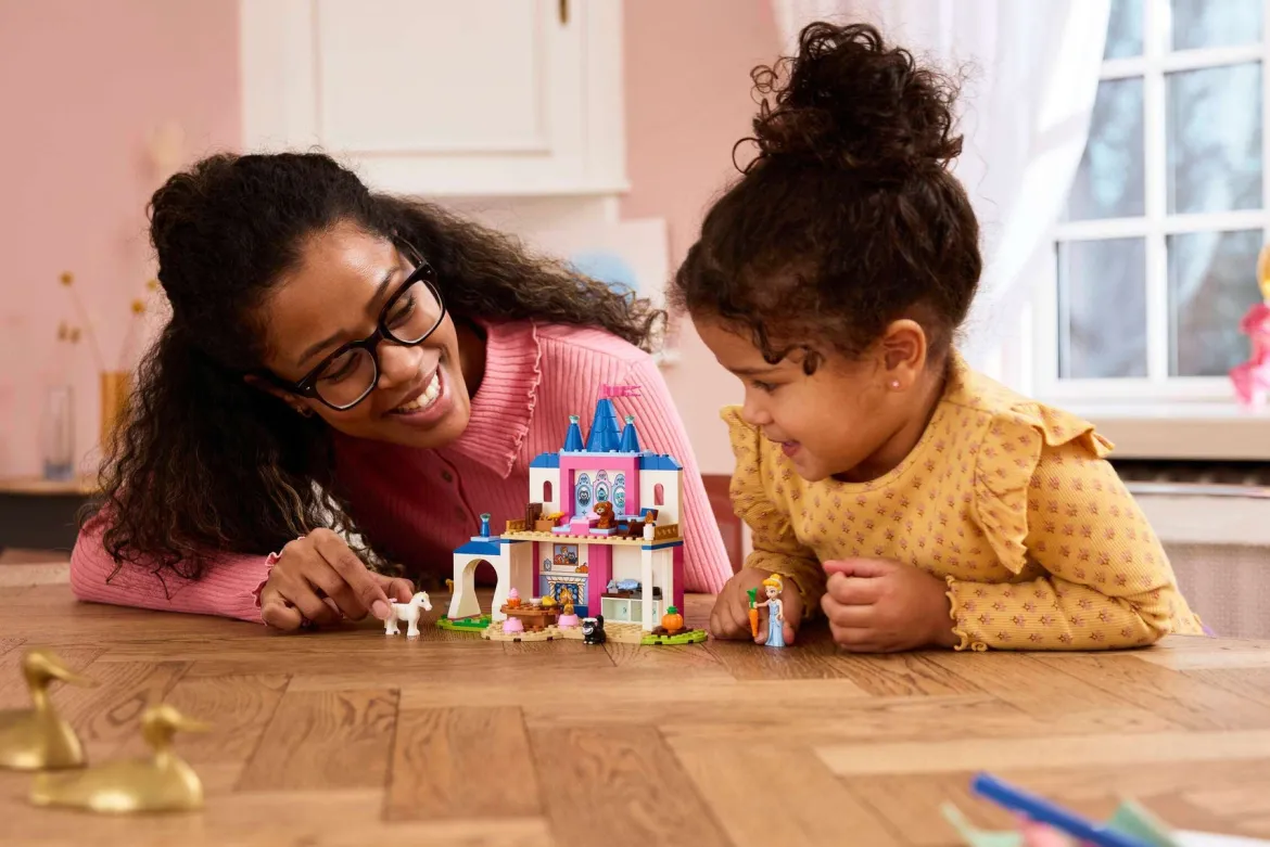 LEGO Disney 43283 Tuhkimon Linna ja Eläinystävät
