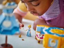 LEGO Disney 43266 Tuhkimon Mekko