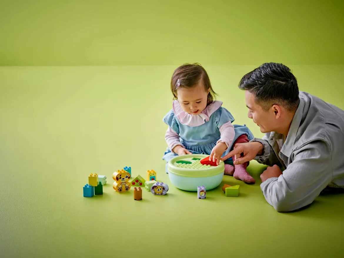 Lego Duplo 10441 Opetellaan Muotoja: Koiranpentujen Talo