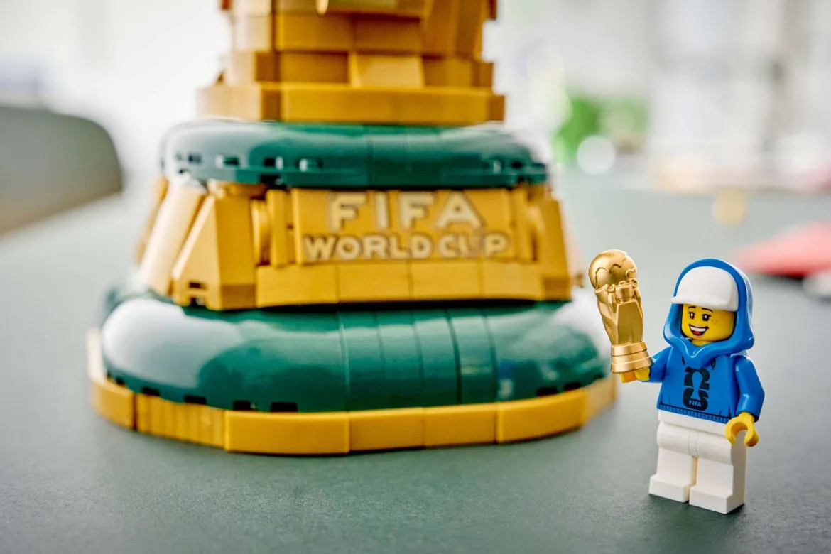 LEGO Editions 43020 FIFA World Cup™ ‑Turnauksen Virallinen Palkinto
