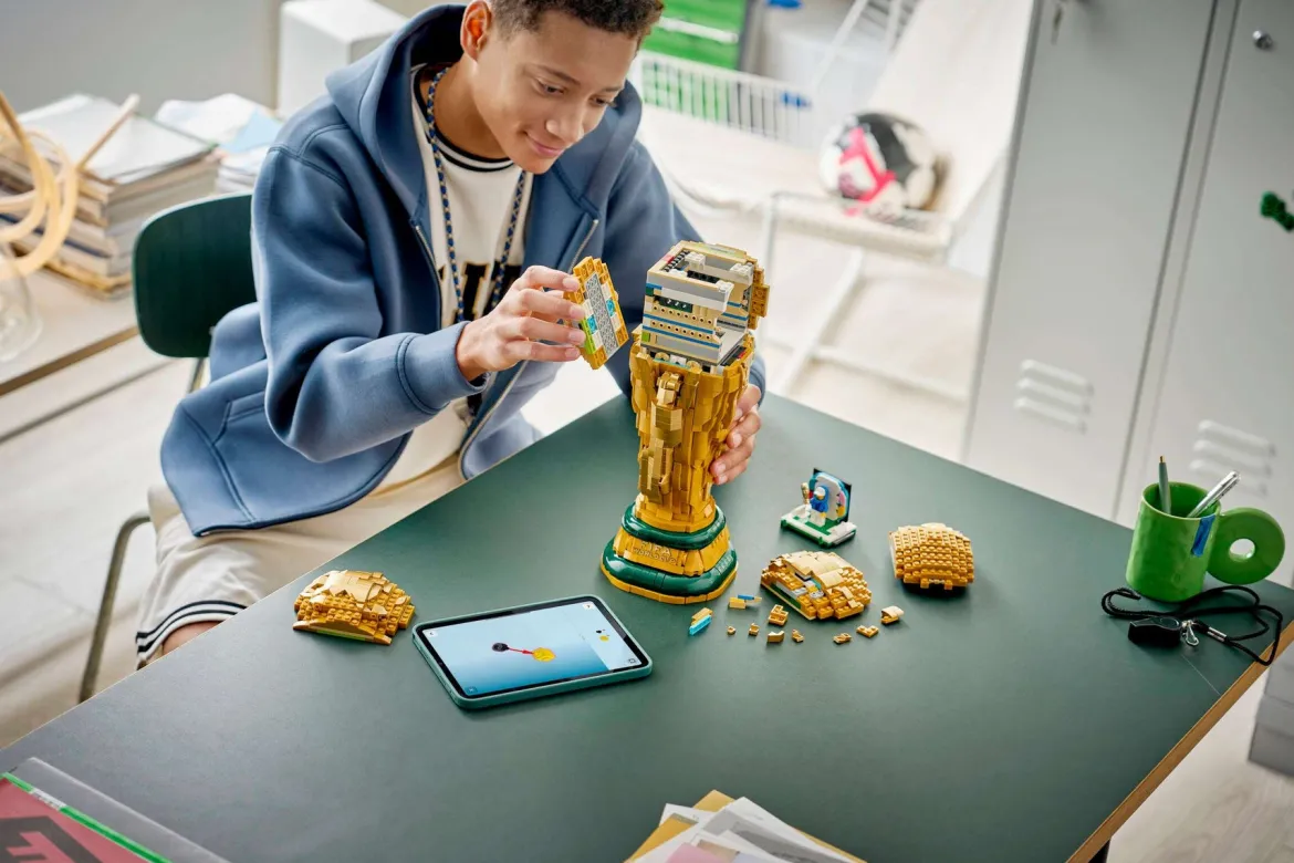 LEGO Editions 43020 FIFA World Cup™ ‑Turnauksen Virallinen Palkinto