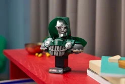 LEGO 76345Marvel Tohtori Doomin Rintakuva