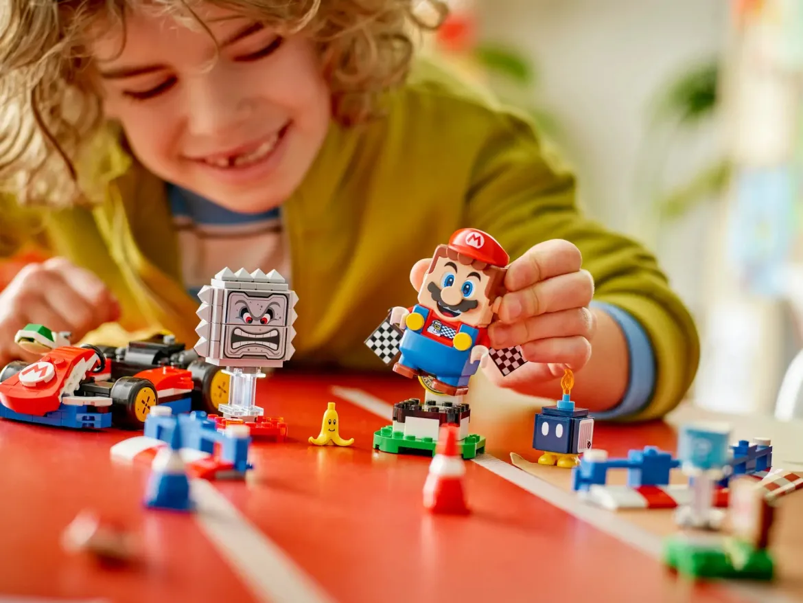 LEGO Super Mario 72043 Mario Kart™ – Interaktiivinen LEGO® Mario™ ja Standard Cart
