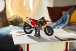 LEGO Technic 42238 Ducati Desmo450 MX Factory Moottoripyörä