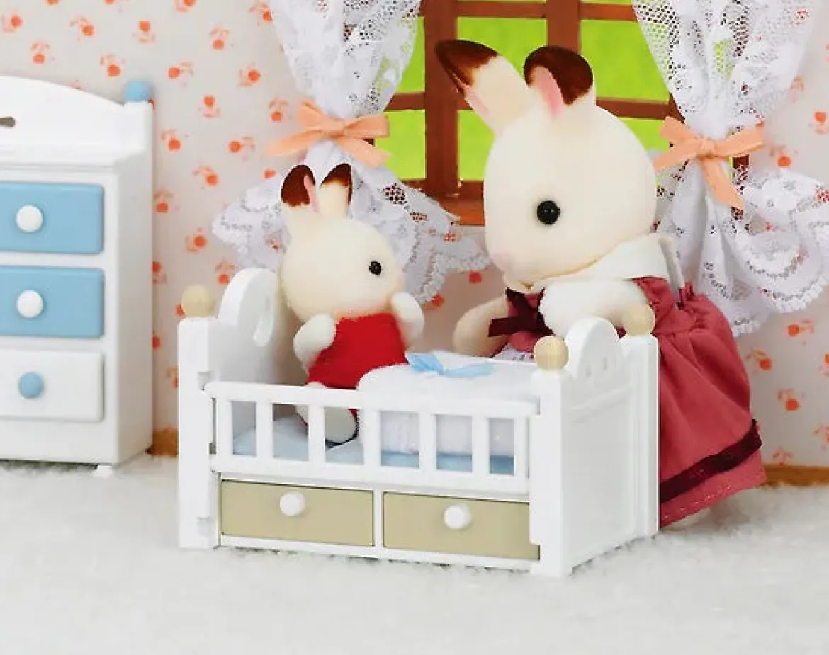 Sylvanian Families Suklaapupuvauva ja Pinnasänky